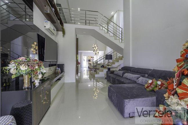 Imagem Casa com 4 Quartos à Venda, 437 m² em Santa Regina - Camboriú Imagem Casa com 4 Quartos à Venda, 437 m² em Santa Regina - Camboriú