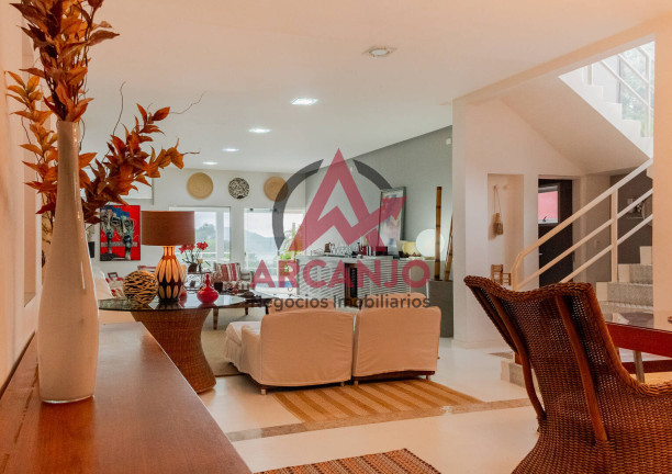 Imagem Casa com 6 Quartos à Venda, 800 m² em Praia Da Cocanha - Caraguatatuba Imagem Casa com 6 Quartos à Venda, 800 m² em Praia Da Cocanha - Caraguatatuba