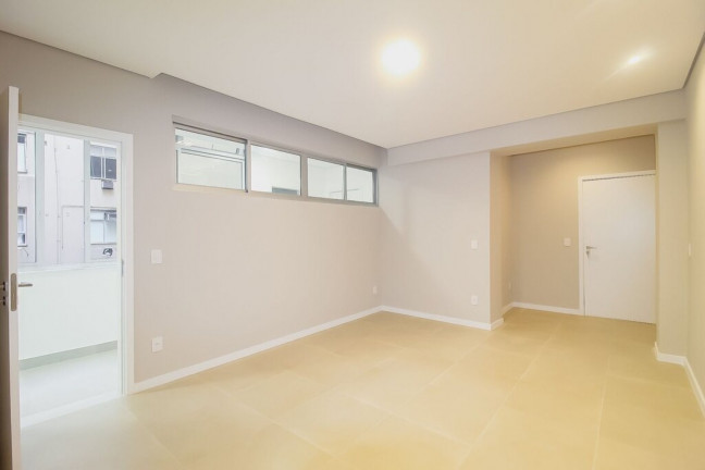 Imagem Imóvel com 3 Quartos à Venda, 128 m² em Copacabana - Rio De Janeiro Imagem Imóvel com 3 Quartos à Venda, 128 m² em Copacabana - Rio De Janeiro
