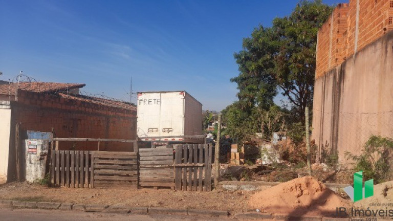 Terreno à Venda, 200 m² em Carmelo - Montes Claros