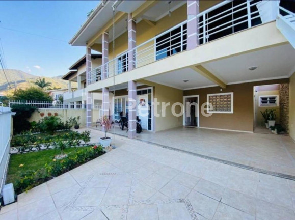 Imagem Casa com 3 Quartos à Venda, 340 m² em Calheiros - Governador Celso Ramos
