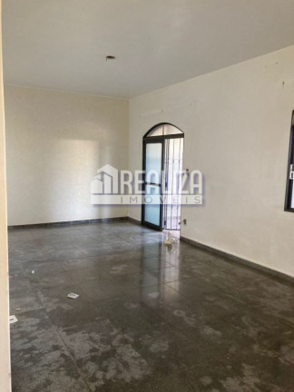 Imagem Casa com 3 Quartos à Venda, 300 m² em São Benedito - Uberaba Imagem Casa com 3 Quartos à Venda, 300 m² em São Benedito - Uberaba