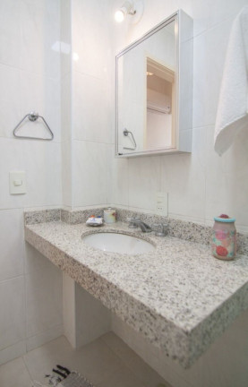 Imagem Imóvel com 2 Quartos à Venda, 71 m² em Copacabana - Rio De Janeiro Imagem Imóvel com 2 Quartos à Venda, 71 m² em Copacabana - Rio De Janeiro
