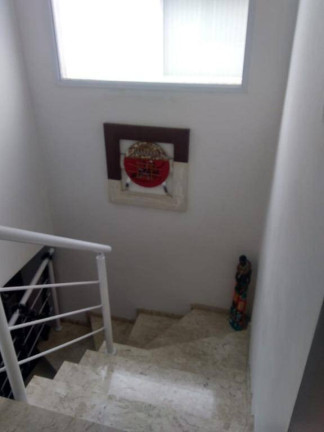 Imagem Sobrado com 3 Quartos à Venda, 121 m² em Vila Areao - Taubaté Imagem Sobrado com 3 Quartos à Venda, 121 m² em Vila Areao - Taubaté