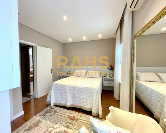 Imagem Casa com 3 Quartos à Venda, 265 m² em América - Joinville Imagem Casa com 3 Quartos à Venda, 265 m² em América - Joinville
