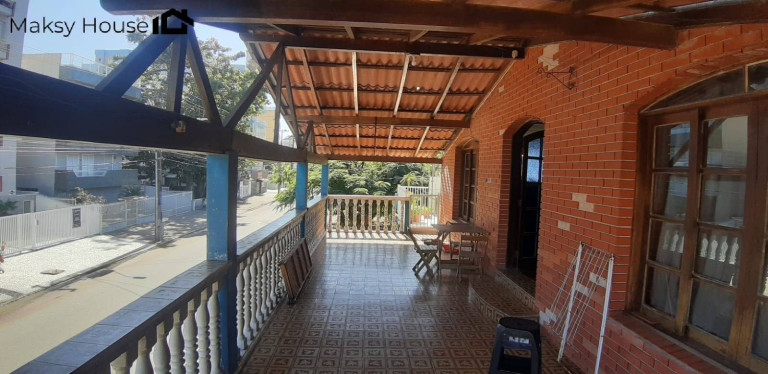 Sala Comercial à Venda, 640 m² em Centro - Guaratuba