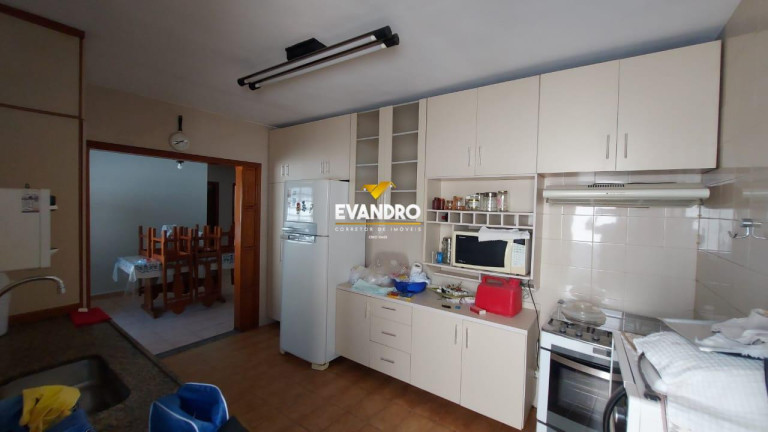 Imagem Casa com 3 Quartos à Venda, 360 m² em Morada Do Ouro - Cuiabá Imagem Casa com 3 Quartos à Venda, 360 m² em Morada Do Ouro - Cuiabá