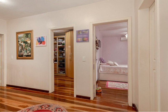 Imagem Casa com 4 Quartos à Venda, 233 m² em Jardim Itu - Porto Alegre Imagem Casa com 4 Quartos à Venda, 233 m² em Jardim Itu - Porto Alegre