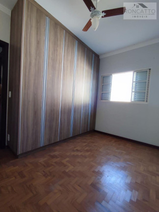 Imagem Casa com 3 Quartos à Venda, 300 m² Imagem Casa com 3 Quartos à Venda, 300 m²