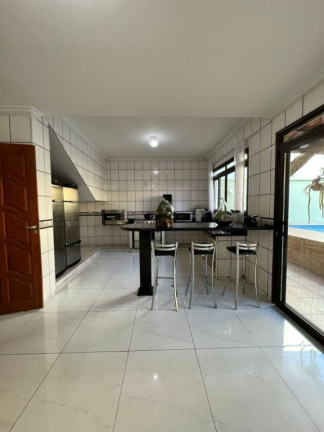 Imagem Sobrado com 4 Quartos à Venda, 330 m² em Jardim América - Goiânia Imagem Sobrado com 4 Quartos à Venda, 330 m² em Jardim América - Goiânia