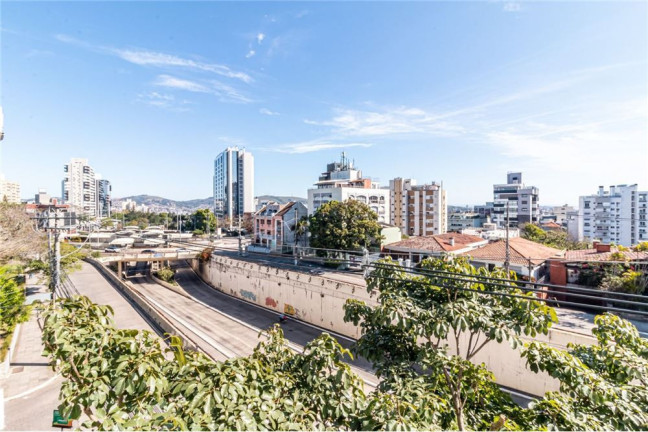 Imagem Imóvel com 3 Quartos à Venda, em Três Figueiras - Porto Alegre Imagem Imóvel com 3 Quartos à Venda, em Três Figueiras - Porto Alegre