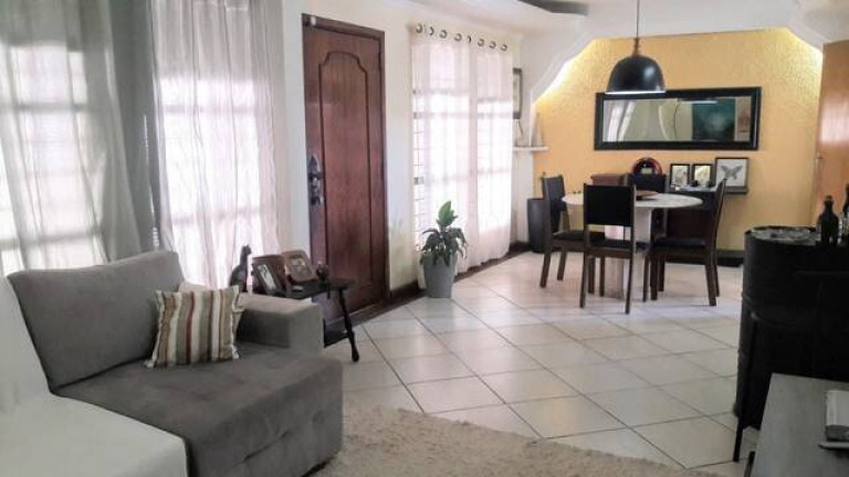 Casa com 4 Quartos à Venda, 300 m² em Vila Barão - Sorocaba