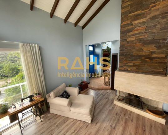 Imagem Casa com 3 Quartos à Venda, 1.365 m² em São Marcos - Joinville Imagem Casa com 3 Quartos à Venda, 1.365 m² em São Marcos - Joinville
