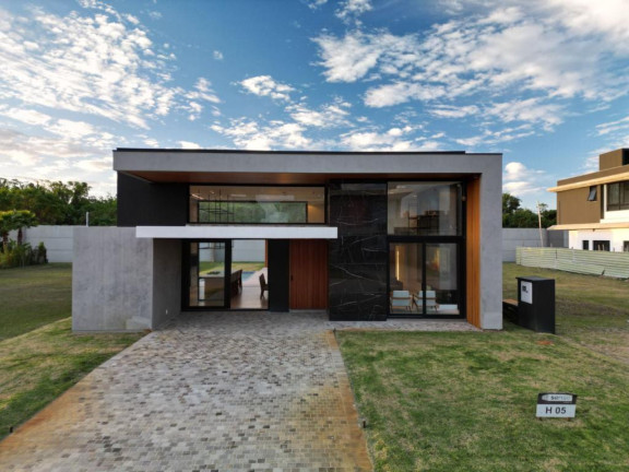Imagem Casa com 4 Quartos à Venda, 244 m² em -- - Capao Da Canoa Imagem Casa com 4 Quartos à Venda, 244 m² em -- - Capao Da Canoa