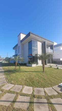 Sobrado com 4 Quartos à Venda,  em Ingleses Do Rio Vermelho - Florianópolis
