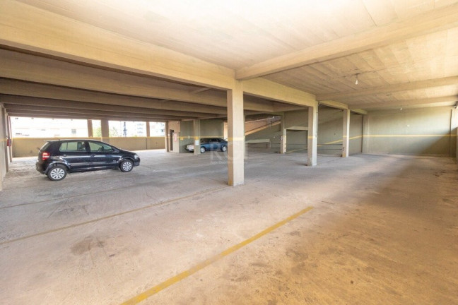 Imóvel Comercial à Venda, 1.700 m² em Jardim Lindóia - Porto Alegre