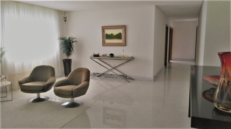 Imagem Imóvel com 3 Quartos à Venda, 2.000 m² Imagem Imóvel com 3 Quartos à Venda, 2.000 m²