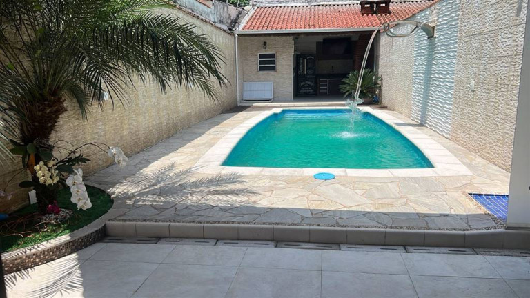 Sobrado com 4 Quartos à Venda, 200 m² em Guilhermina - Praia Grande