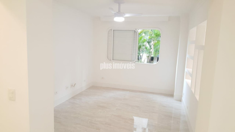 Apartamento com 3 Quartos à Venda, 200 m² em Moema - São Paulo