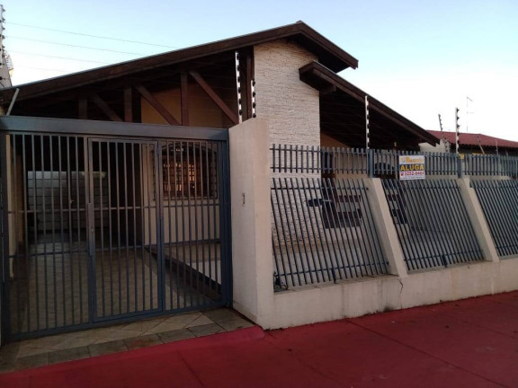 Casa com 3 Quartos à Venda,  em Centauro - Arapongas