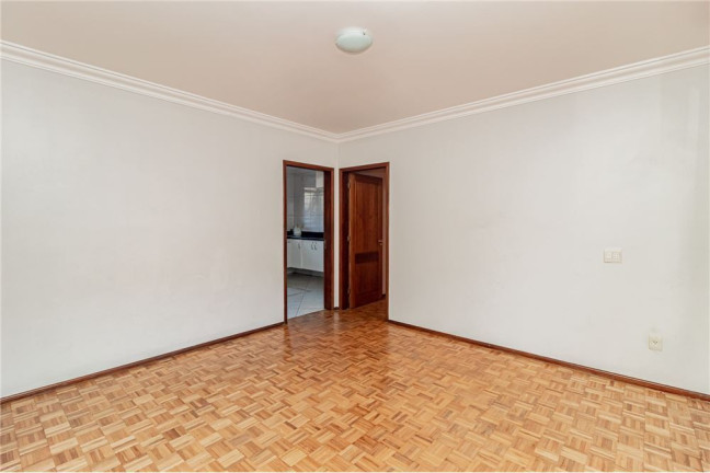 Imagem Casa com 4 Quartos à Venda, em Jardim Itu - Porto Alegre Imagem Casa com 4 Quartos à Venda, em Jardim Itu - Porto Alegre