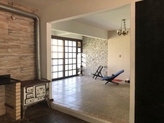 Imagem Casa com 3 Quartos à Venda, 180 m² em Camobi - Santa Maria