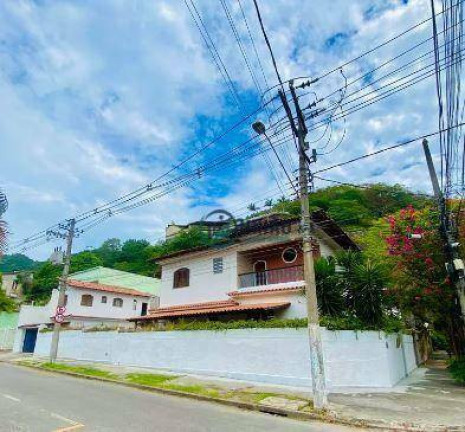 Casa com 5 Quartos à Venda, 220 m² em São Francisco - Niterói
