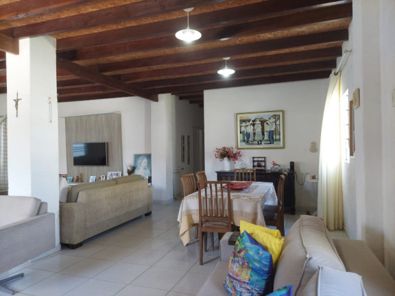 Imagem Casa com 3 Quartos à Venda, 240 m²