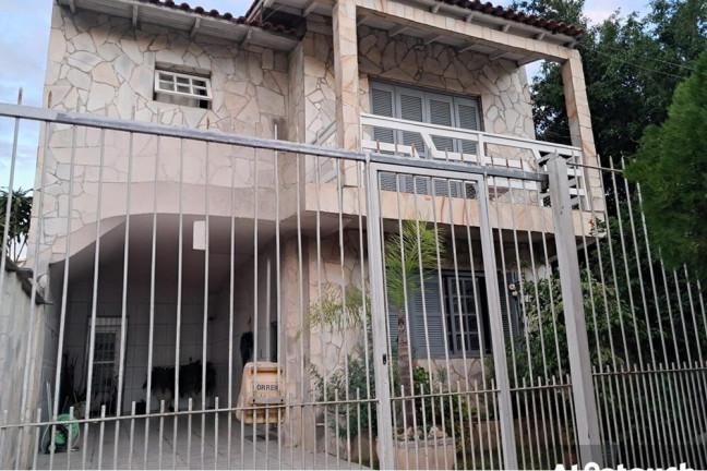 Casa com 3 Quartos à Venda, 215 m² em Jardim Algarve - Alvorada