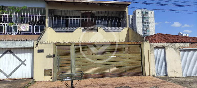 Sobrado com 4 Quartos à Venda, 250 m² em Jardim América - Goiânia