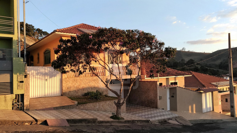 Imagem Casa com 3 Quartos à Venda, 195 m² em Residencial Rezende I - Bandeira Do Sul