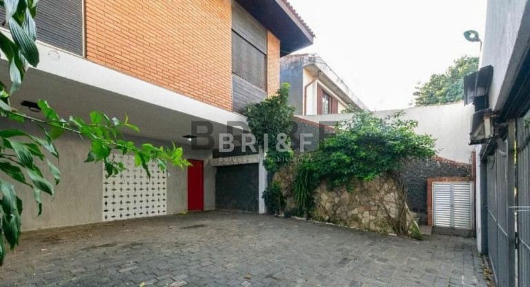 Imagem Sobrado com 3 Quartos à Venda, 256 m² em Moema - São Paulo