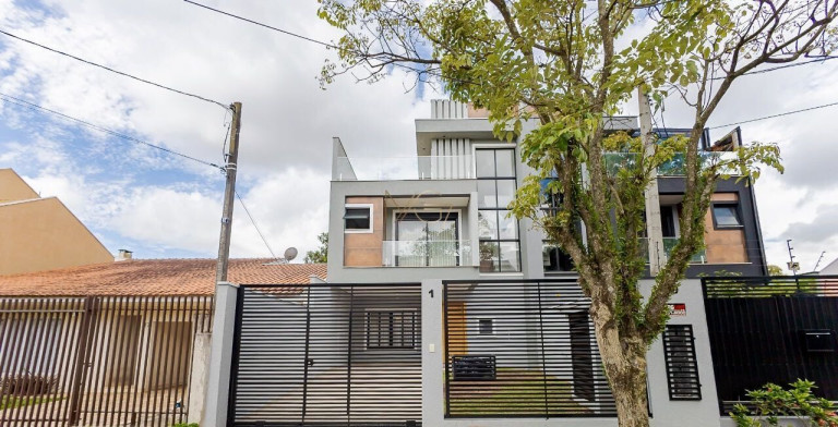 Sobrado com 3 Quartos à Venda, 141 m² em Jardim Das Américas - Curitiba