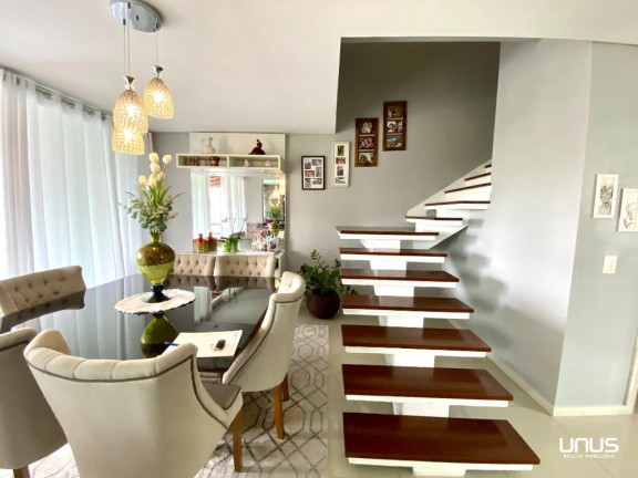 Imagem Casa com 3 Quartos à Venda, 300 m² em Estreito - Florianópolis Imagem Casa com 3 Quartos à Venda, 300 m² em Estreito - Florianópolis