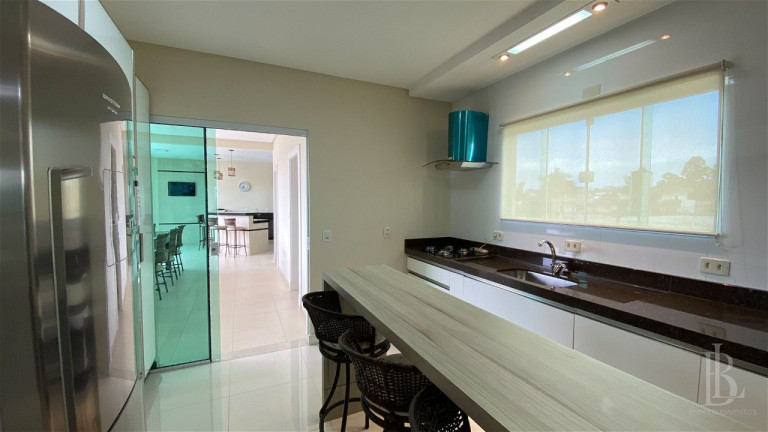 Imagem Casa com 3 Quartos à Venda, 387 m² em Cedros - Camboriú Imagem Casa com 3 Quartos à Venda, 387 m² em Cedros - Camboriú