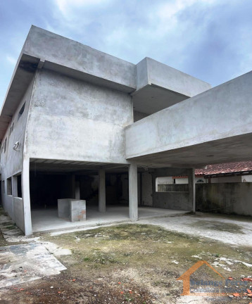 Sobrado com 4 Quartos à Venda, 368 m² em Toninhas - Ubatuba