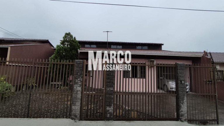 Casa com 3 Quartos à Venda, 361 m² em João Costa - Joinville