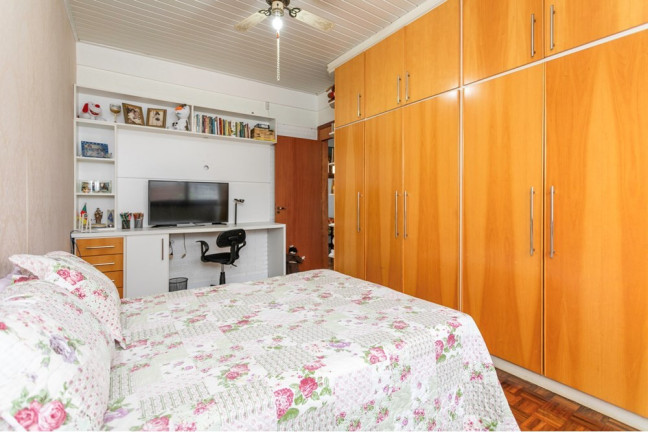 Imagem Casa com 3 Quartos à Venda, 214 m² em São Sebastião - Porto Alegre Imagem Casa com 3 Quartos à Venda, 214 m² em São Sebastião - Porto Alegre