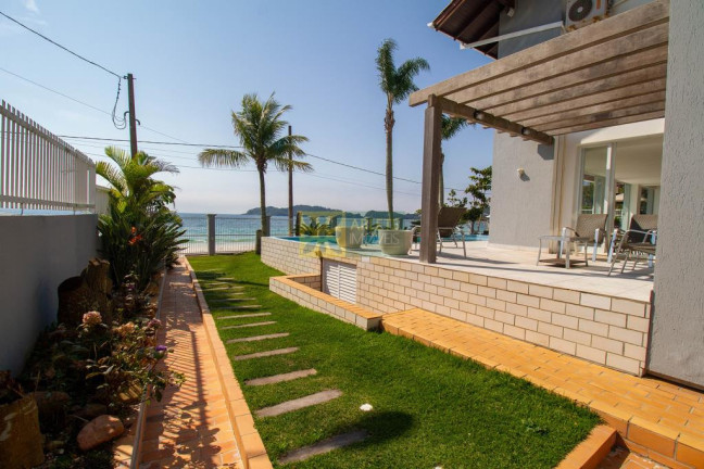 Imagem Casa com 6 Quartos para Alugar ou Temporada, 805 m² em Centro - Bombinhas Imagem Casa com 6 Quartos para Alugar ou Temporada, 805 m² em Centro - Bombinhas