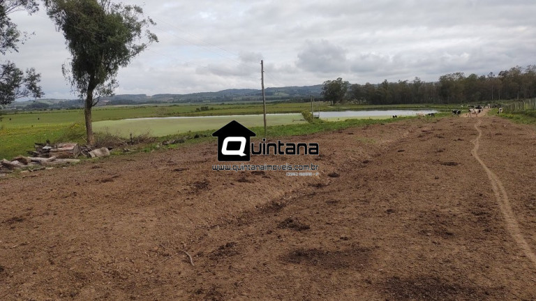 Imagem Imóvel com 3 Quartos à Venda, 660.000 m² em Fragata - Pelotas
