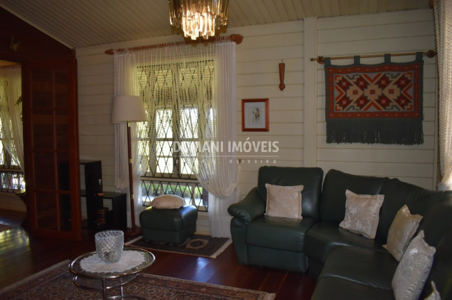 Imagem Casa com 4 Quartos à Venda, 245 m² em Região Do Alto Da Boa Vista - Campos Do Jordão Imagem Casa com 4 Quartos à Venda, 245 m² em Região Do Alto Da Boa Vista - Campos Do Jordão