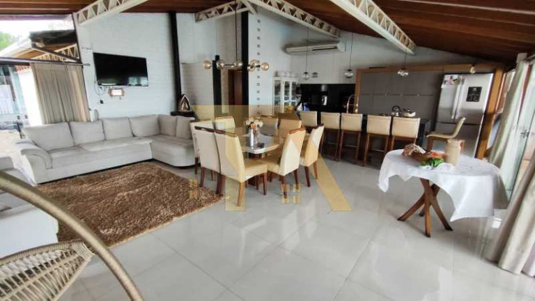 Imagem Imóvel com 3 Quartos à Venda, 362 m² em Araçatuba - Imbituba