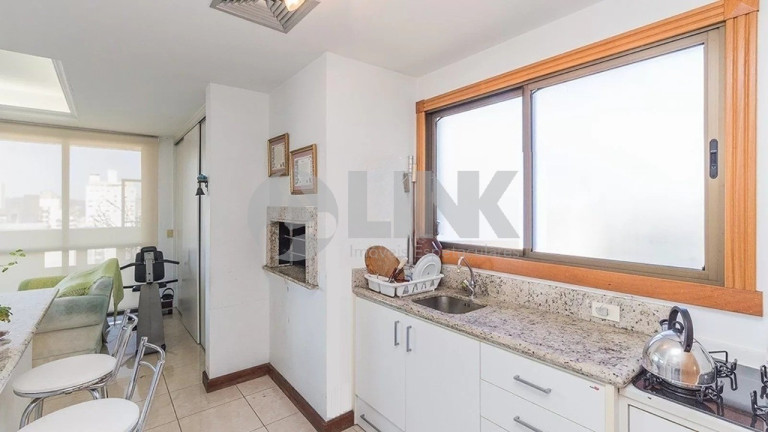Imagem Imóvel com 4 Quartos à Venda, 353 m² em Três Figueiras - Porto Alegre