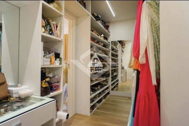 Imagem Casa com 6 Quartos à Venda, 320 m² em Barra Da Tijuca - Rio De Janeiro Imagem Casa com 6 Quartos à Venda, 320 m² em Barra Da Tijuca - Rio De Janeiro