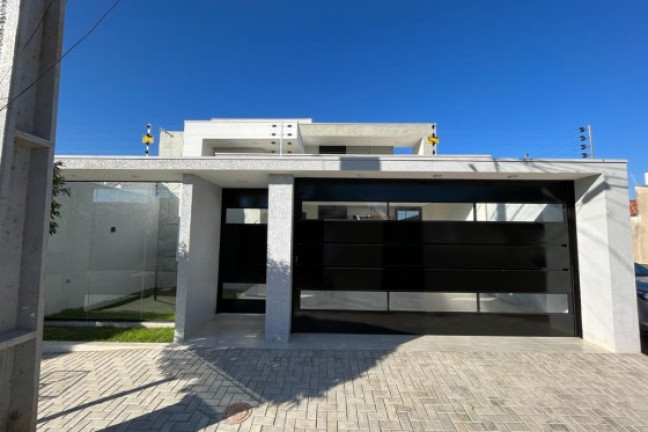 Casa à Venda, 275 m² em Pq Bandeirantes - Umuarama