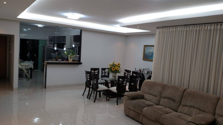 Imagem Casa com 4 Quartos à Venda, 250 m² em Setor Faiçalville - Goiânia Imagem Casa com 4 Quartos à Venda, 250 m² em Setor Faiçalville - Goiânia