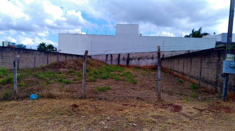 Terreno à Venda, 450 m² em Jardim Santa Alice - Arapongas