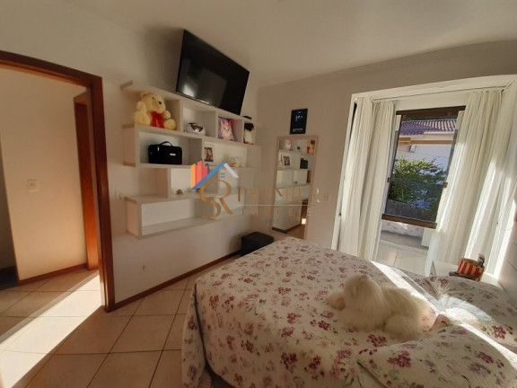 Imagem Casa com 3 Quartos à Venda, 256 m² em Trindade - Florianópolis
