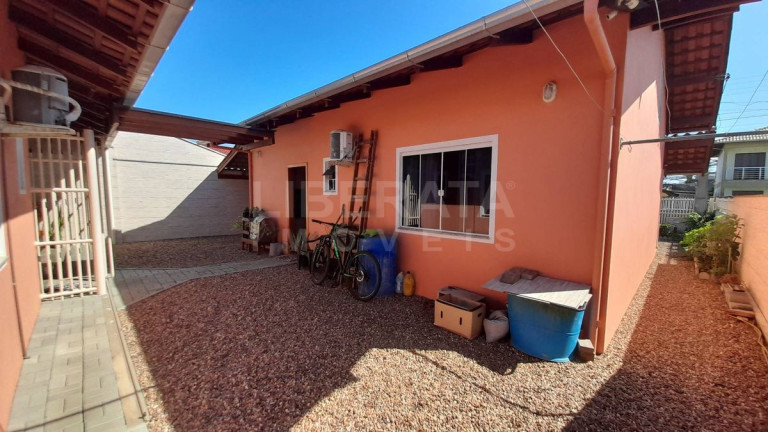 Imagem Casa com 3 Quartos à Venda, 150 m² em Navegantes Imagem Casa com 3 Quartos à Venda, 150 m² em Navegantes