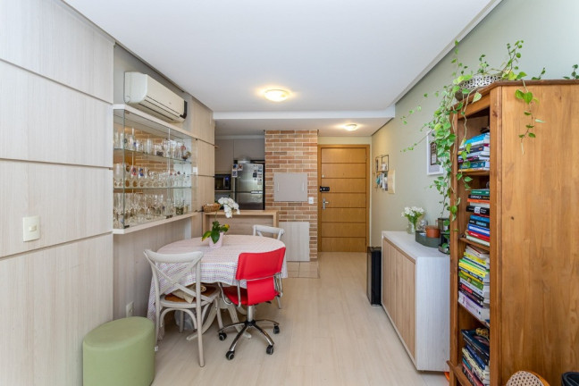 Imagem Apartamento com 2 Quartos à Venda, 67 m² em Passo Da Areia - Porto Alegre